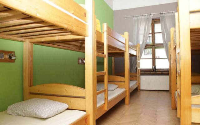 Intro Hostel