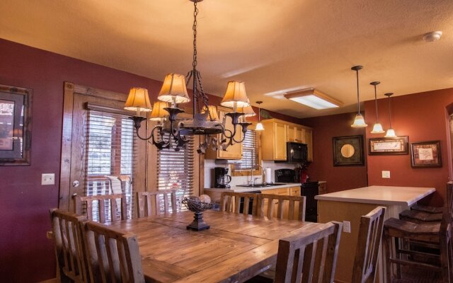 Lazy Time Lodge 4 Bedroom Cabin