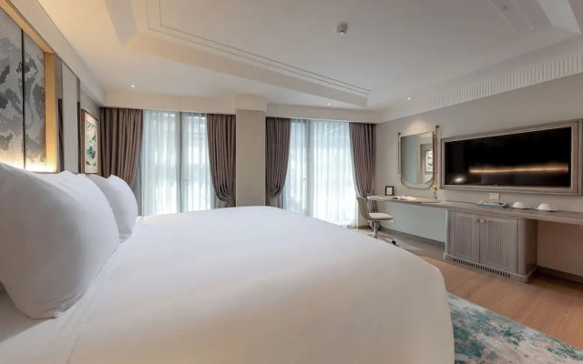 La Siesta Premium Lakeside
