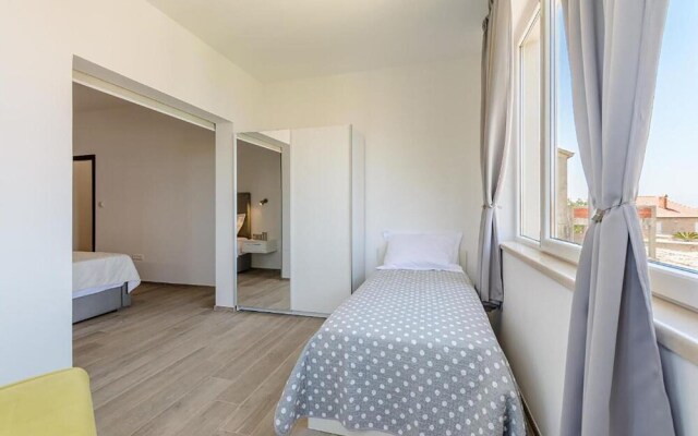 Awesome Apartment in Sutivan With Wifi and 3 Bedrooms