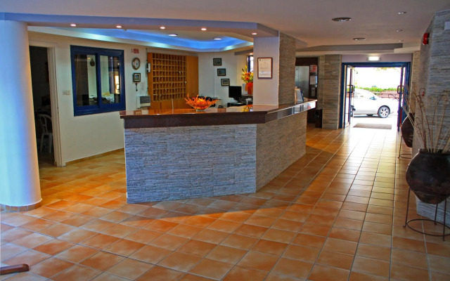 Myroandrou Beach Apartments