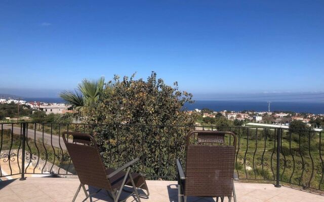Villa Green Palace, Private Pool, Sea & Mountain Views , Spacious & Beautiful