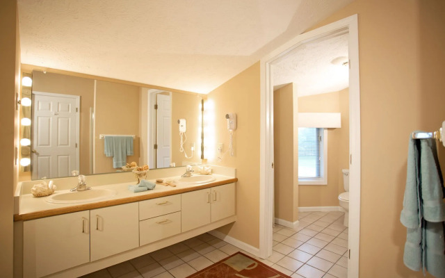 Pointes North Beachfront Hotel