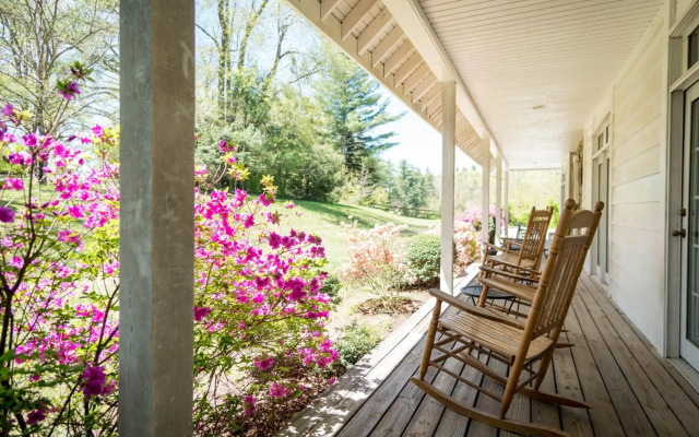Highland Lake Inn & Resort