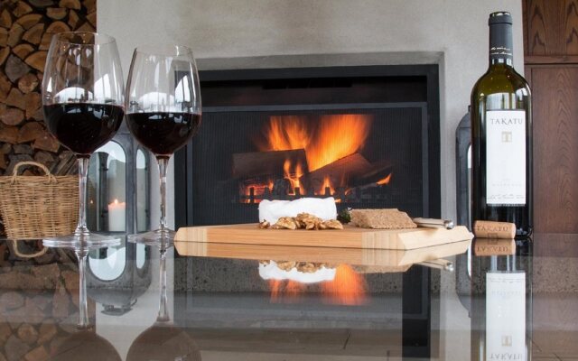 Takatu Lodge and Vineyard