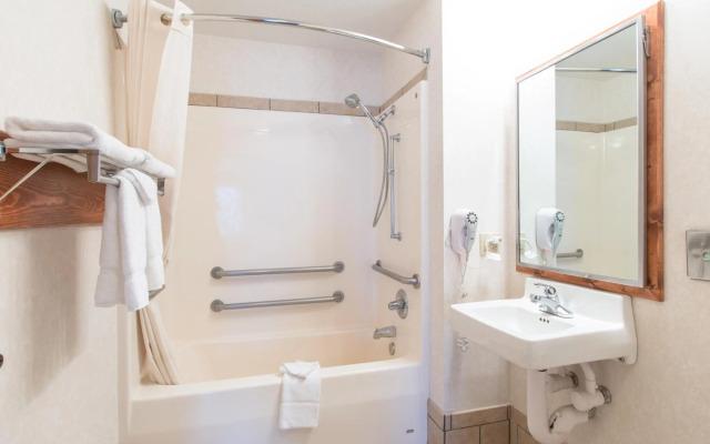 Quality Inn & Suites University