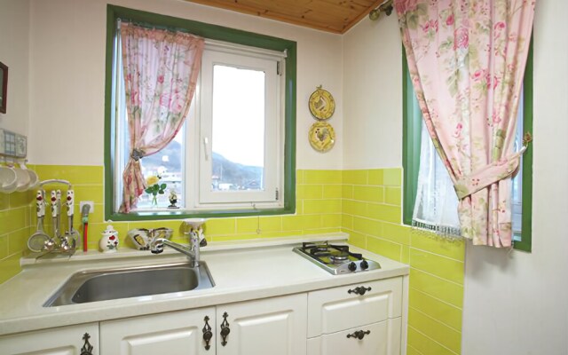 Ganghwado Helgi House Pension