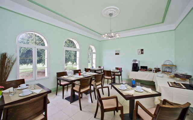 Chateau De La Sebrandière