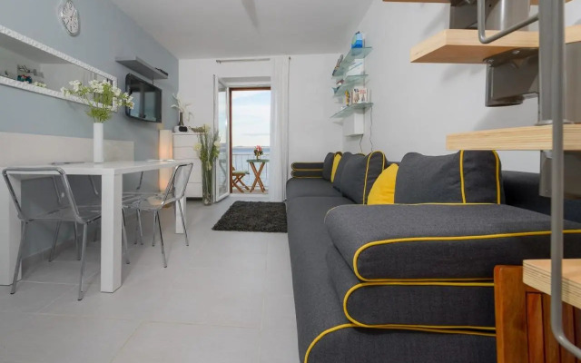 Top Location! Beach & Center Apt 4