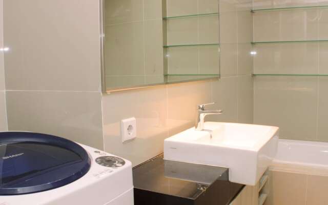 Big And Cozy Studio At Azalea Suites Apartment