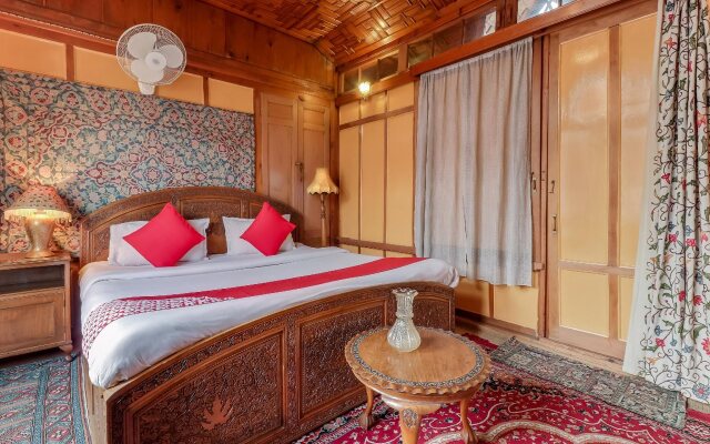 Vaccinated Staff- OYO 24812 Houseboats by Vanda Group