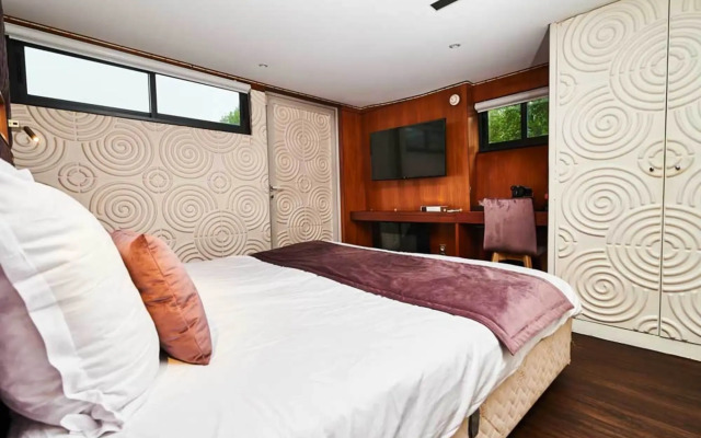VIP Paris Yacht Hotel