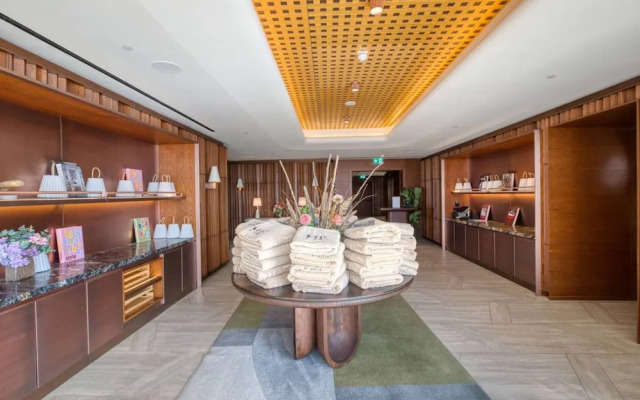 Official Mercury Suites With Rooftop Pool Access