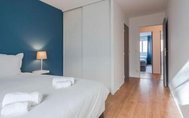 Standing apartment in Disneyland BMYGUEST