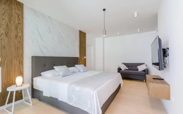 Luxury Villa Pax With Heated Infinity Pool, 8 Sleeps