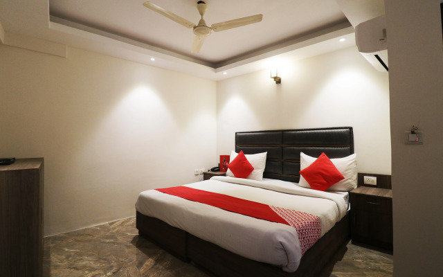 OYO 49069 A Suites