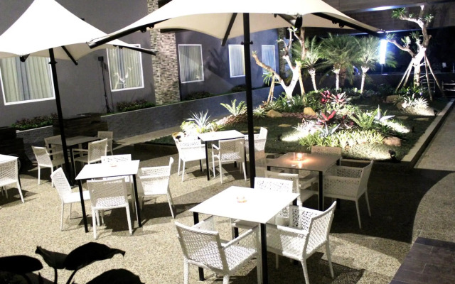 Bonnet Hotel