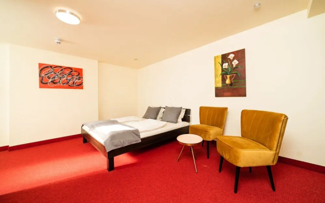 S & D Hotel