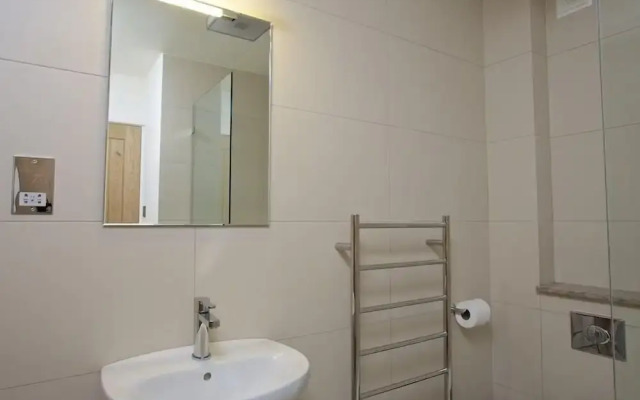 2 Hamstone Court