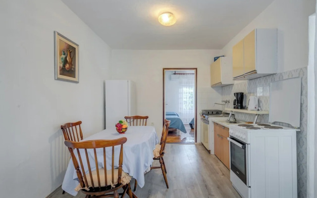 Seafront apt With Balcony, sea View and Mooring