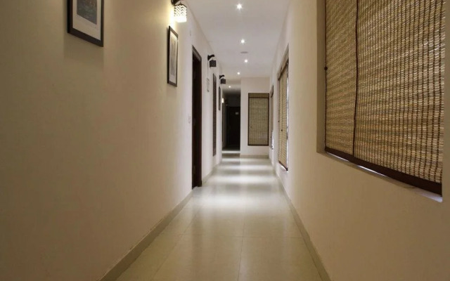 Hotel UNA Comfort Misty Oak By OYO Rooms
