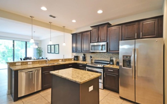 Fountains Retreat 4 Bedroom Condo by RedAwning