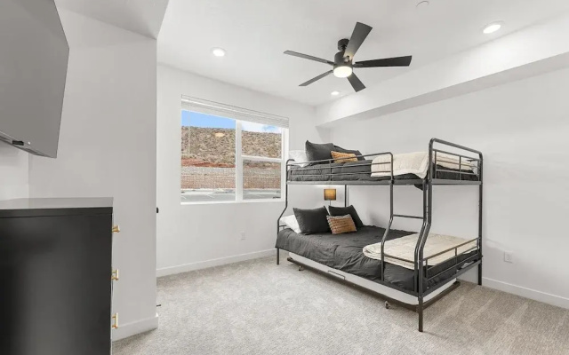 Gateway Getaway #102 2 Bedroom Condo