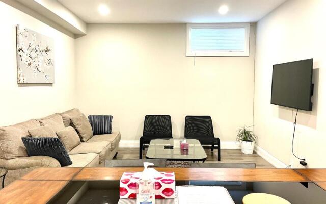 Charming, Comfortable Apartment in Pickering