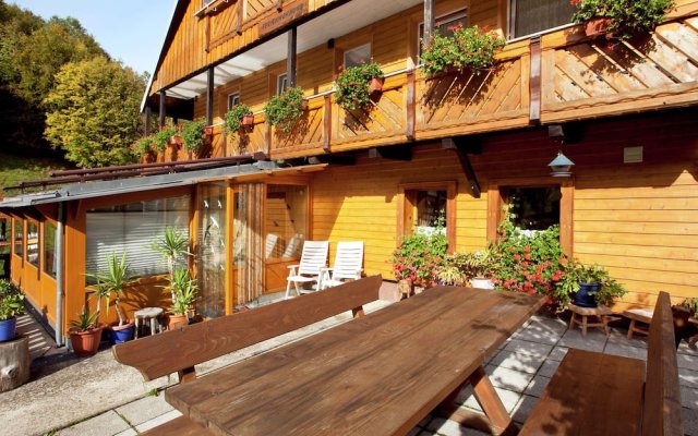 Paradisiacal Apartment in Wieden With Garden