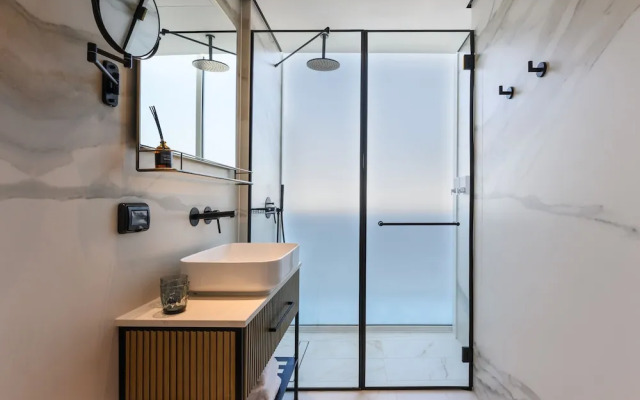 Alberto by Isrotel Design
