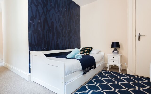 The Broadmead Jungle - Lovely & Central 3BDR Apartments	