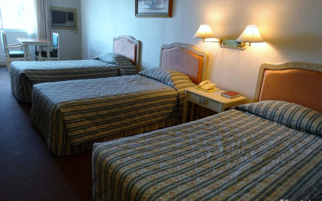 Orange Grove Hotel