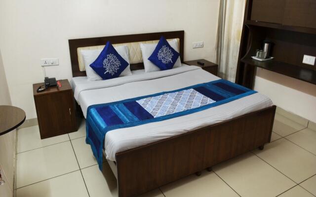 OYO Flagship 6298 Motel Divine