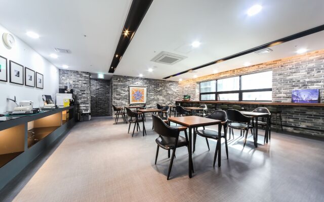 Brown-Dot Hotel Beomcheon