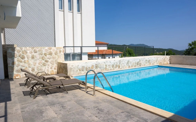 Private Pool Garden Villa- All Rooms w AC