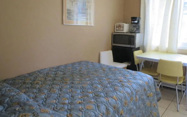 Round-Up Motel