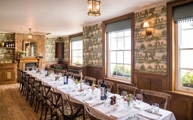 2 Bed - Very Convenient Location - South Terrace