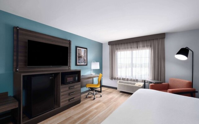 La Quinta Inn & Suites by Wyndham Greensboro NC