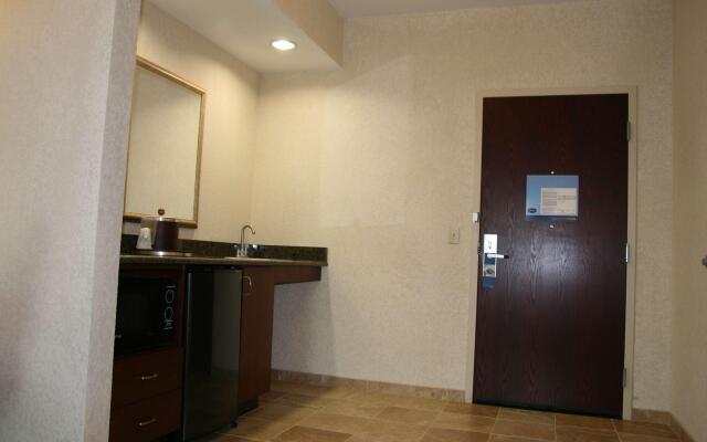 Hampton Inn & Suites Cleveland Mentor