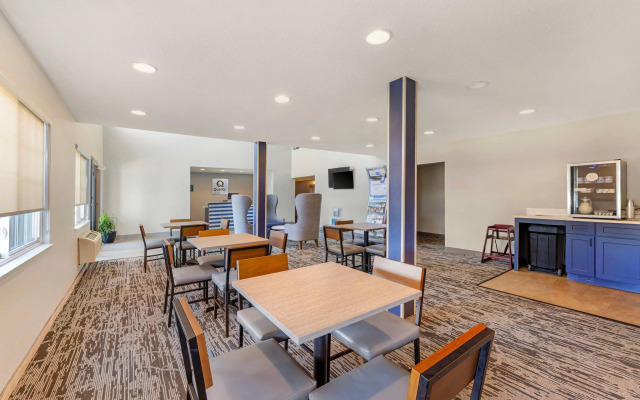Quality Inn Chesterton near Indiana Dunes National Park I-94