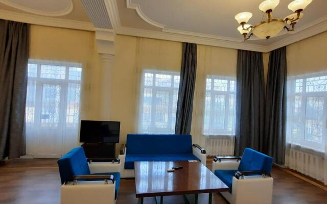 Badamdar Hotel