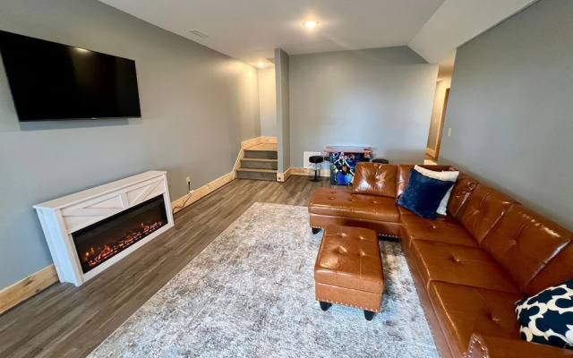 Wintergreen Chesnut Hot-tub Arcade Fireplace