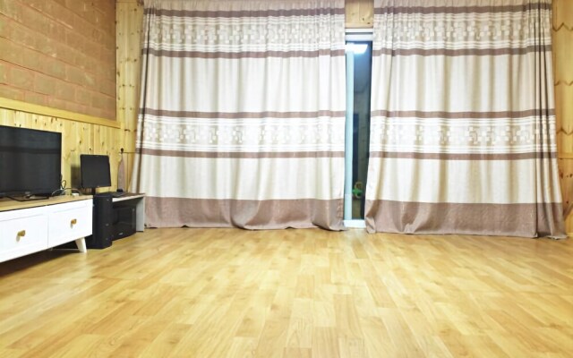 Hwacheon Mountain Water Smell the Smell of Ocher Pension