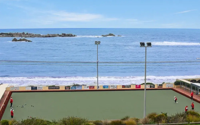 The Dolphins 7 - A View To Remember