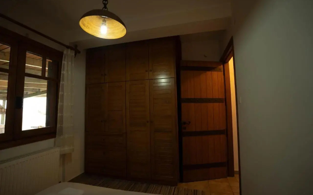Hyas Residence