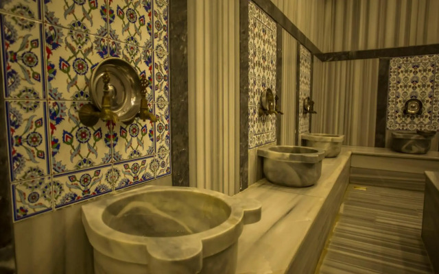 Parion Hotel
