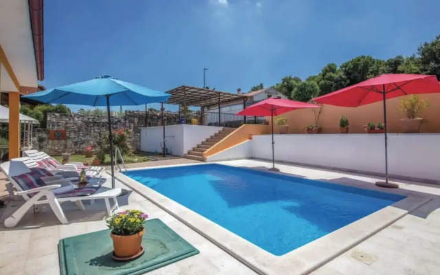 Holiday House with Pool Marika