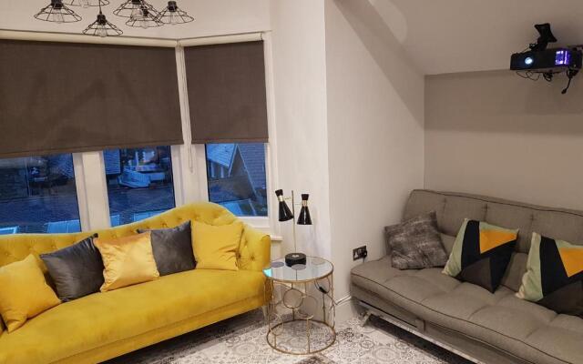 Central Windermere Luxury two bed Apartment Dog Friendly