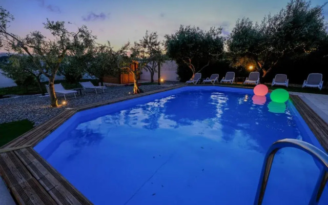Tenuta con due Abitazioni Indipendenti e Piscina