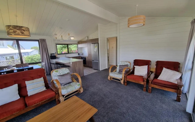 Relax at Pauanui - Pauanui Holiday Home